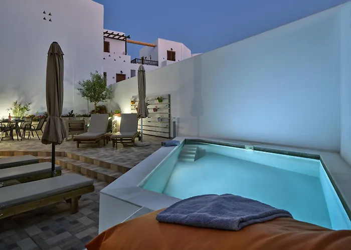 Colors In Naousa - House For 6 People In The City Of Naousa Paros