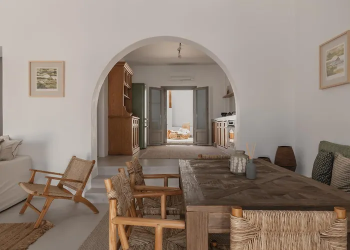 Siora Of Paros - Ammiralis & Castelis
